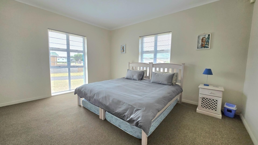 3 Bedroom Property for Sale in Franskraal Western Cape